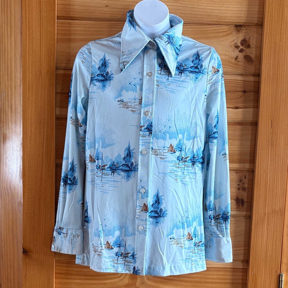 VTG Youth Knit Editions by Ship n Shore Wide Collar Boat/Beach Print Blue Shirt